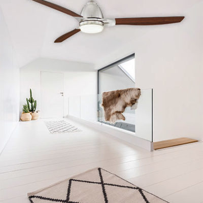 Ventilateur de plafond moderne ERIS Kendal ac21852-sn en haut de l'escalier